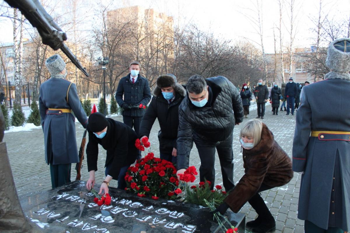 Фото Детей К 17 Сентября Возложение Цветов