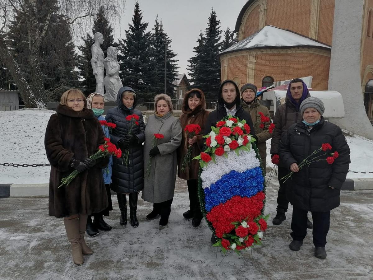 8 декабря возложение цветов. Подольск возложение цветов сегодня. Подольск возложение венков 5 декабря. Возложение цветов в Подольске 5 декабря 2022. Кузовлево Подольск возложение венка.